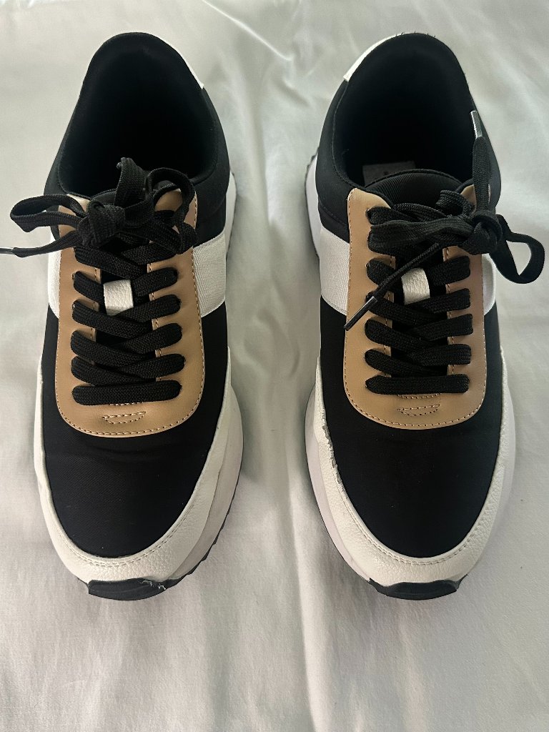 Dolce Vita Black And Tan Color Block Sneakers | Size 8